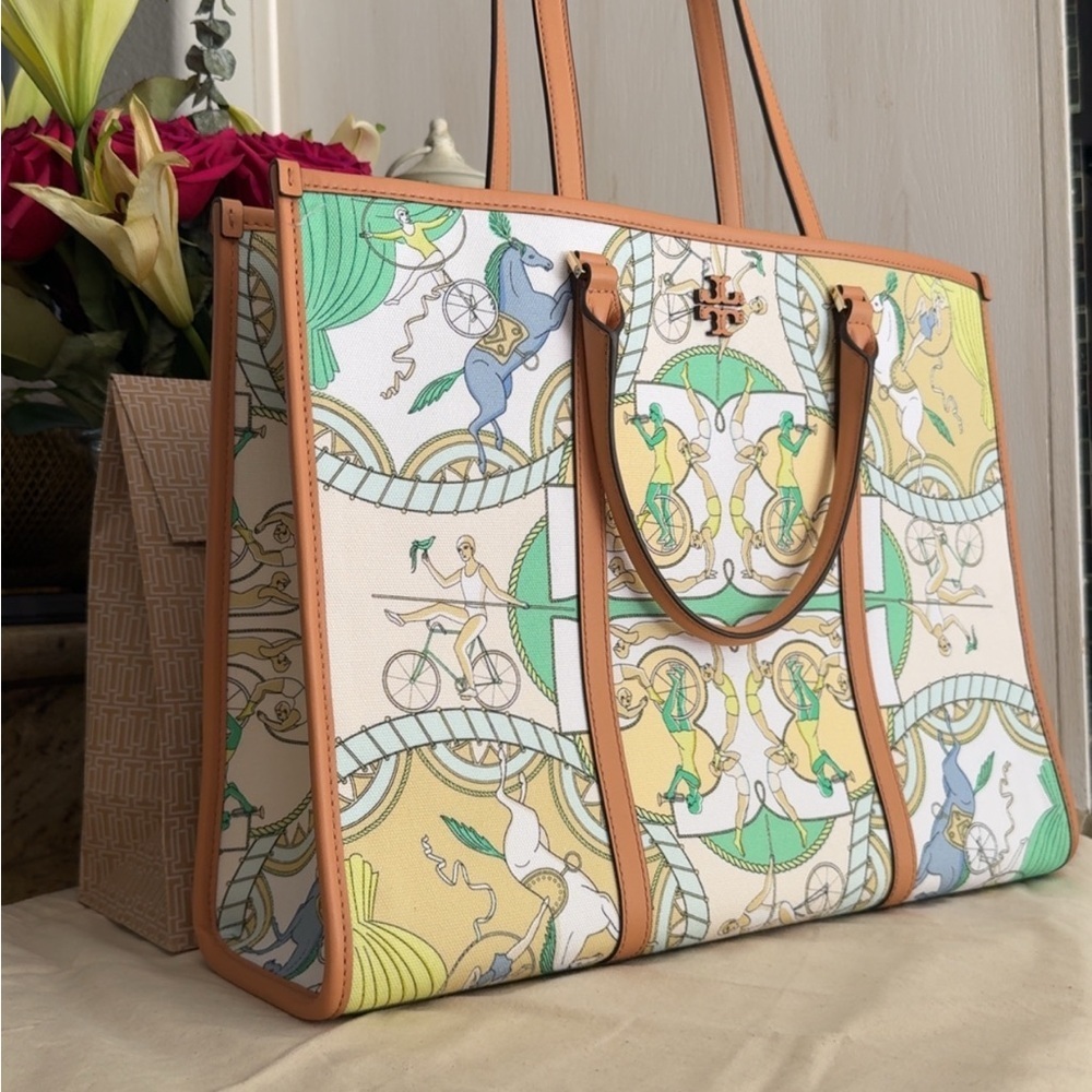 New 600!+ Tory Burch Blake Printed Canvas Jum